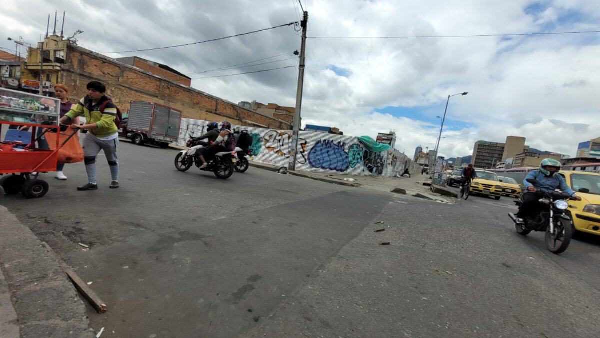 Crimen en plaza de Los Mártires 1 Crimen en plaza de Los Mártires La tarde del sábado, un hombre de unos 35 años fue asesinado en el marco de la tradicional plaza del Voto Nacional, en la localidad de Los Mártires, en pleno centro de la ciudad.
