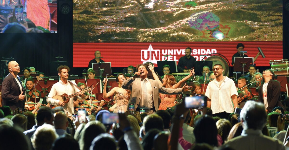 Carlos Vives recibió doctorado en Ciencias Sociales por su aporte a la identidad del Caribe 2 Carlos Vives recibió doctorado en Ciencias Sociales por su aporte a la identidad del Caribe