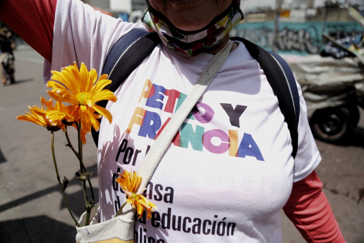 Denuncian que la 'Marcha por la vida' es usada para propaganda electoral del Pacto Histórico "No se va a usar con fines políticos la marcha por la vida que organizó para hoy el gobierno nacional" Eso fue lo que aseguraron los altos funcionarios e incluso candidatos como Gustavo Bolívar, quien aspira a la Alcaldía de Bogotá, pero curiosamente fue lo primero que sucedió en la capital del país.