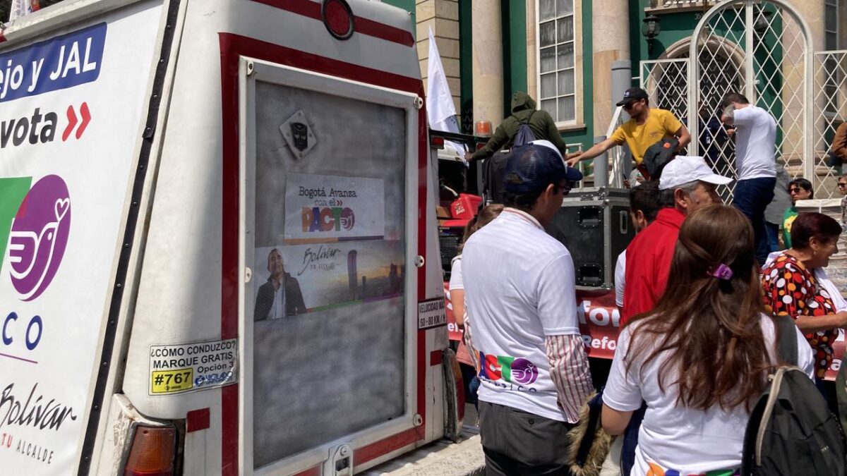 Denuncian que la 'Marcha por la vida' es usada para propaganda electoral del Pacto Histórico "No se va a usar con fines políticos la marcha por la vida que organizó para hoy el gobierno nacional" Eso fue lo que aseguraron los altos funcionarios e incluso candidatos como Gustavo Bolívar, quien aspira a la Alcaldía de Bogotá, pero curiosamente fue lo primero que sucedió en la capital del país.