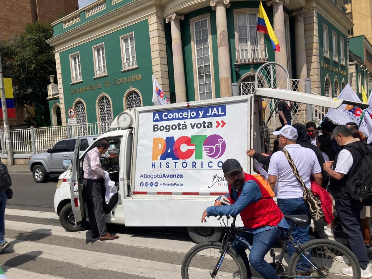 Denuncian que la 'Marcha por la vida' es usada para propaganda electoral del Pacto Histórico "No se va a usar con fines políticos la marcha por la vida que organizó para hoy el gobierno nacional" Eso fue lo que aseguraron los altos funcionarios e incluso candidatos como Gustavo Bolívar, quien aspira a la Alcaldía de Bogotá, pero curiosamente fue lo primero que sucedió en la capital del país.