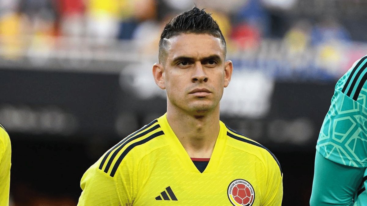 ¡Es oficial! Rafael Santos Borré es el nuevo jugador del Werder Bremen de Alemania Este viernes se confirmó que el delantero colombiano Rafael Santos Borré jugará en el Werder Bremen alemán. El seleccionado nacional llegará procedente del Eintracht Frankfurt.