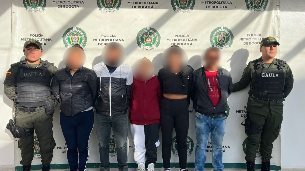 Capturan a cinco pillos que extorsionaban con falsas encomiendas 7 Capturan a cinco pillos que extorsionaban con falsas encomiendas La autoridades lograron la captura de tres hombres y dos mujeres que realizaban extorsiones bajo la modalidad de falsa encomienda.