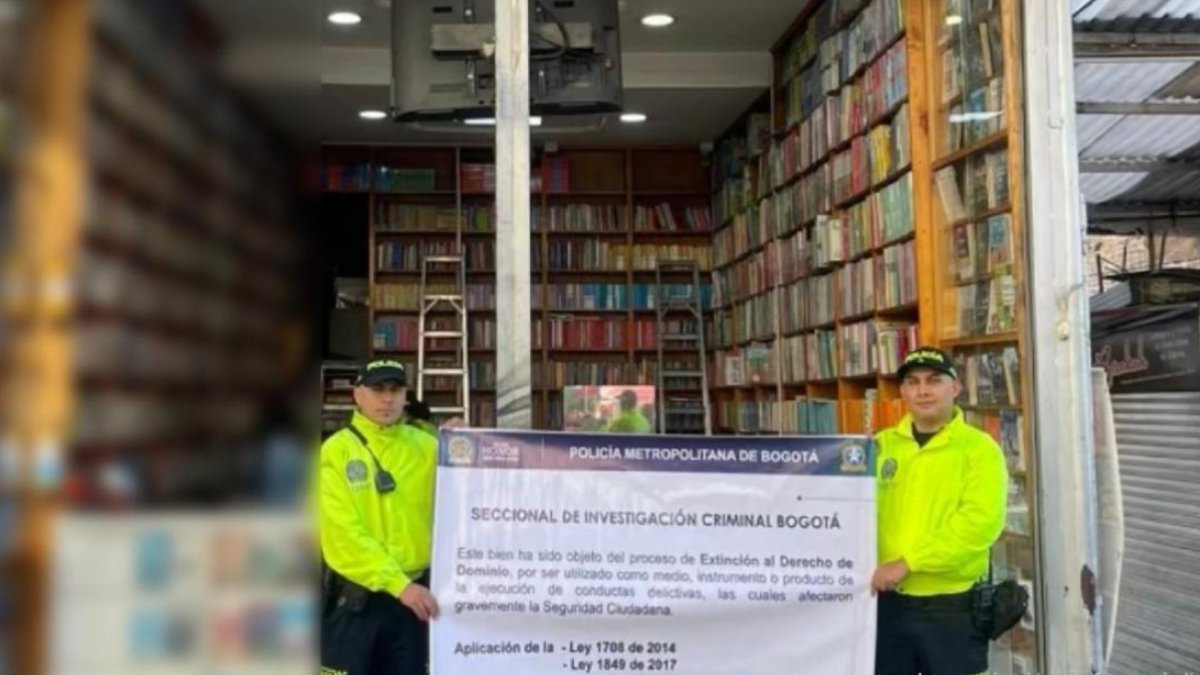 Duro golpe contra la falsificación de libros 1 Duro golpe contra la falsificación de libros La Fiscalía impuso medidas cautelares a 23 bienes que pertenecerían a redes dedicadas a la falsificación de libros en Bogotá.