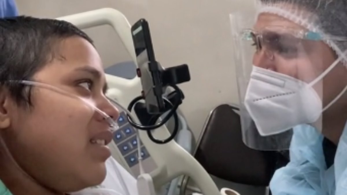 EN VIDEO: Conmovedor adiós de una pareja antes de que ella muriera de cáncer El desgarrador video de una pareja que se despide en el hospital, ha roto corazones. El clip se volvió viral.