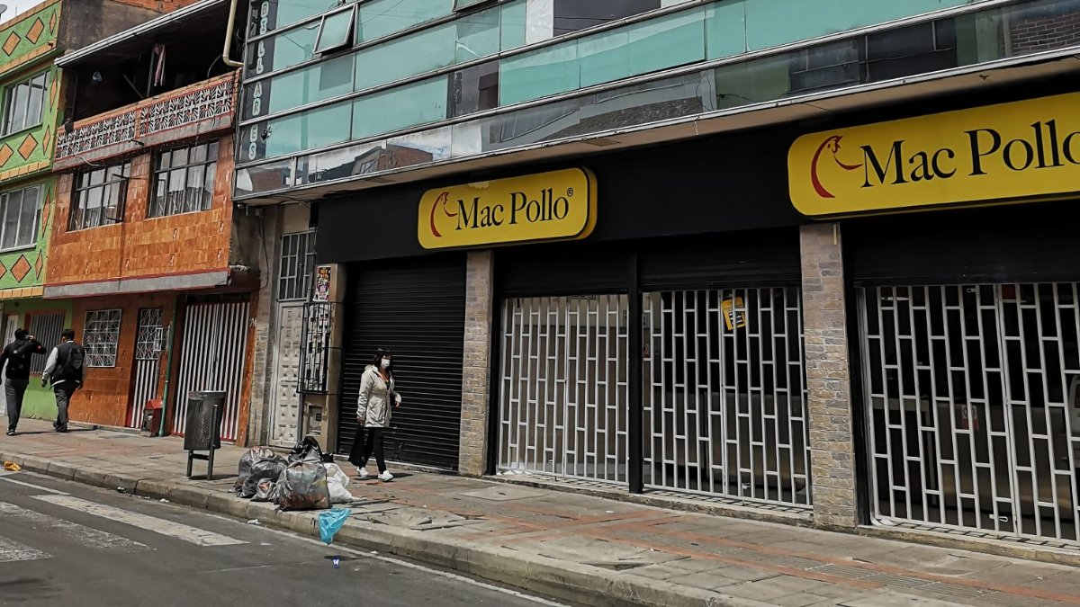 Un hombre permanece gravemente herido tras riña a puñal en Suba Al interior de un billar de Suba se presentó una riña que dejó a un hombre gravemente herido.