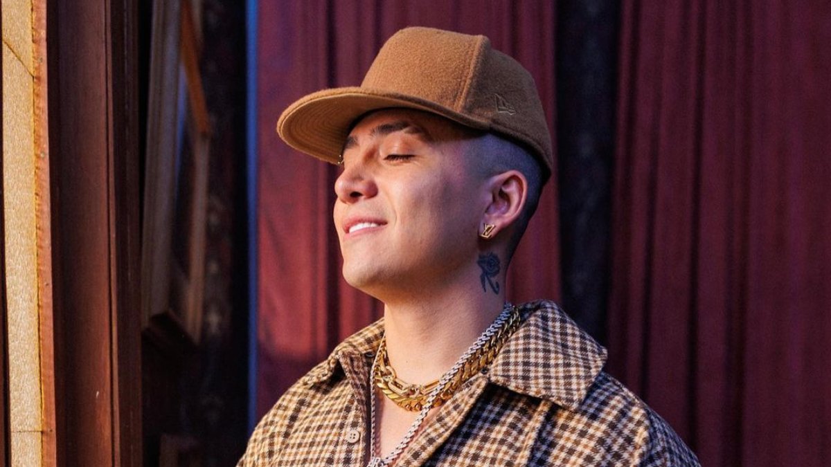 "Por si mañana ya no estoy": el preocupante mensaje de despedida de Andy Rivera El cantante Andy Rivera preocupó a sus seguidores con un inquietante mensaje que dejó en una de sus publicaciones en las redes sociales, pues al parecer estaría perdiendo la batalla contra su depresión, o eso es lo que entienden sus seguidores, quienes le han dejado muchos mensajes de apoyo.