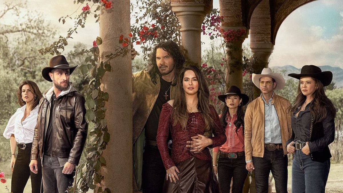 No se pierda el estreno de Pasión de Gavilanes 2 Grabada en su totalidad en la población de Villa de Leyva (Boyacá), durante 20 semanas, entre finales de 2021 y el primer semestre de 2022, debieron tomar todas las medidas contra el covid-19 con un equipo de producción bastante grande.
