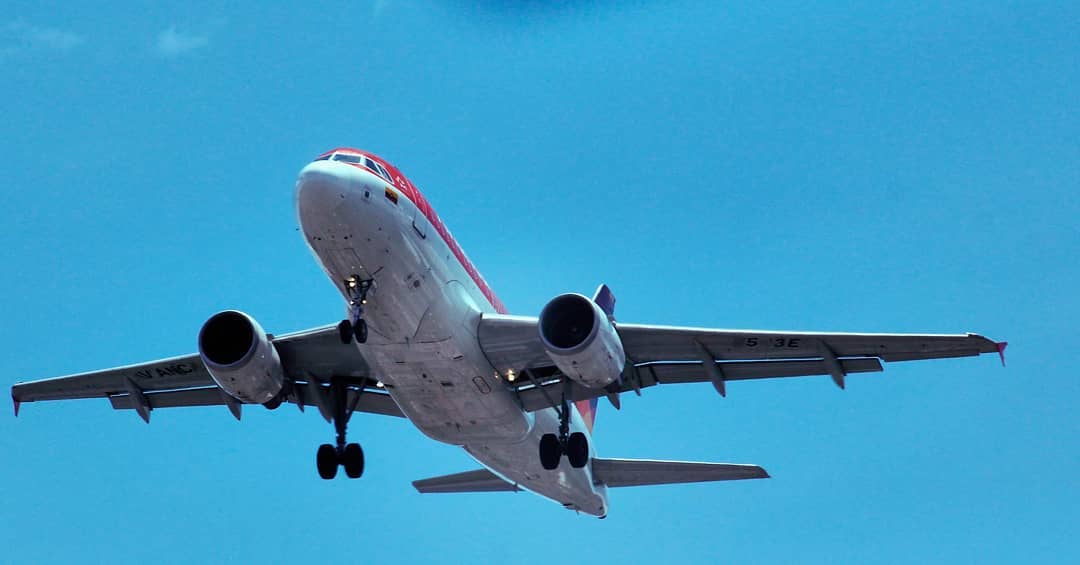 EN VIDEO: Pánico en vuelo de Avianca que tuvo que aterrizar de emergencia En video quedó registrado el momento de pánico que vivieron los pasajeros a bordo de un vuelo de Avianca que tuvo que aterrizar de emergencia.