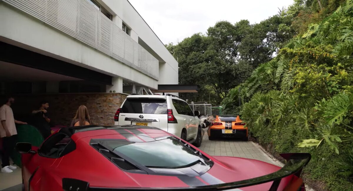 Esta es la lujosa casa en la que Yeferson Cossio vive a las afueras de Medellín Le contamos las excentricidades que el paisa tiene en su mansión.