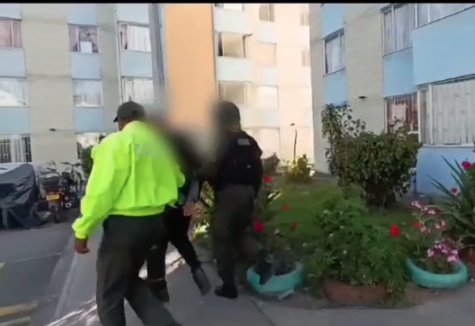 Cayeron 'Los Facheros', dedicados a la venta de estupefacientes en Soacha 2 Cayeron 'Los Facheros', dedicados a la venta de estupefacientes en Soacha La Policía Metropolitana de Soacha informó la captura de cuatro delincuentes que hacían parte de la banda criminal conocida como 'Los Facheros', quienes se dedicaban a la venta de estupefacientes en Soacha y Sibaté.