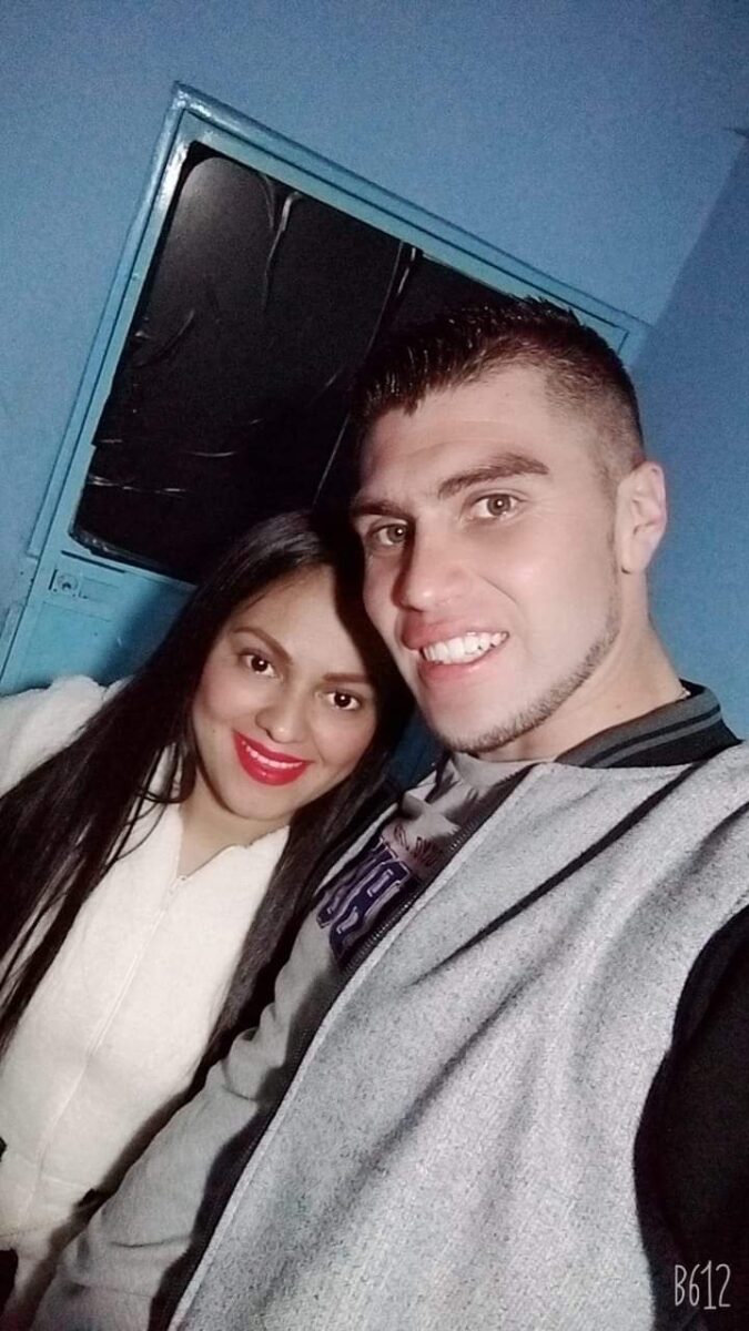 Así fue el fatídico fin de pareja en Ciudad Bolívar 3 Así fue el fatídico fin de pareja en Ciudad Bolívar El reloj marcaba las 3 de la tarde del lunes, el bullicio y la algarabía que se escuchaba por la salida del portal Tunal fue repentinamente silenciado por el trágico accidente de tránsito que dejó perplejos a los transeúntes y residentes del barrio Casa Linda (en Ciudad Bolívar). En la Avenida Villavicencio (Calle 61 sur) con Carrera 19, una joven pareja que transitaba por el lugar en una motocicleta perdió la vida.