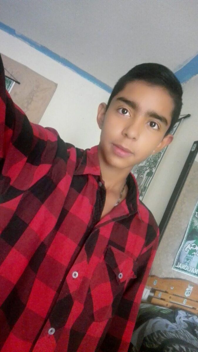 Ferney, el joven asesinado y abandonado en un parque de Bosa Ferney Gil Vega, de 19 años, fue hallado muerto y envuelto entre cobijas, en un parque de Bosa. Tenía varias puñaladas y signos de tortura.