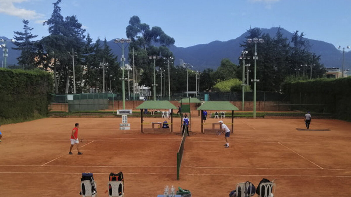 Le pusieron punto final a club de tenis El pasado 4 de agosto el Idrd (Instituto Distrital de Recreación y Deporte) cerró el predio donde practica el Club Distrital de Tenis (ubicado en la carrera 24 No. 57 - 93, en Teusaquillo), pues la entidad asegura que la zona deportiva no tenía permisos para seguir operando. 