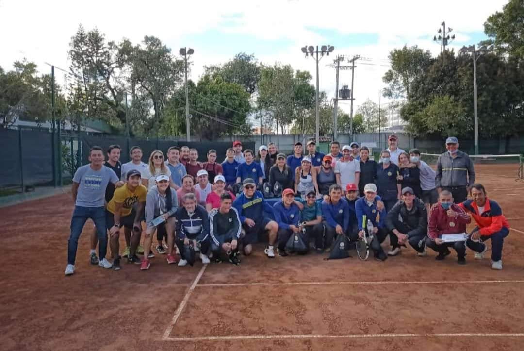 Le pusieron punto final a club de tenis El pasado 4 de agosto el Idrd (Instituto Distrital de Recreación y Deporte) cerró el predio donde practica el Club Distrital de Tenis (ubicado en la carrera 24 No. 57 - 93, en Teusaquillo), pues la entidad asegura que la zona deportiva no tenía permisos para seguir operando. 