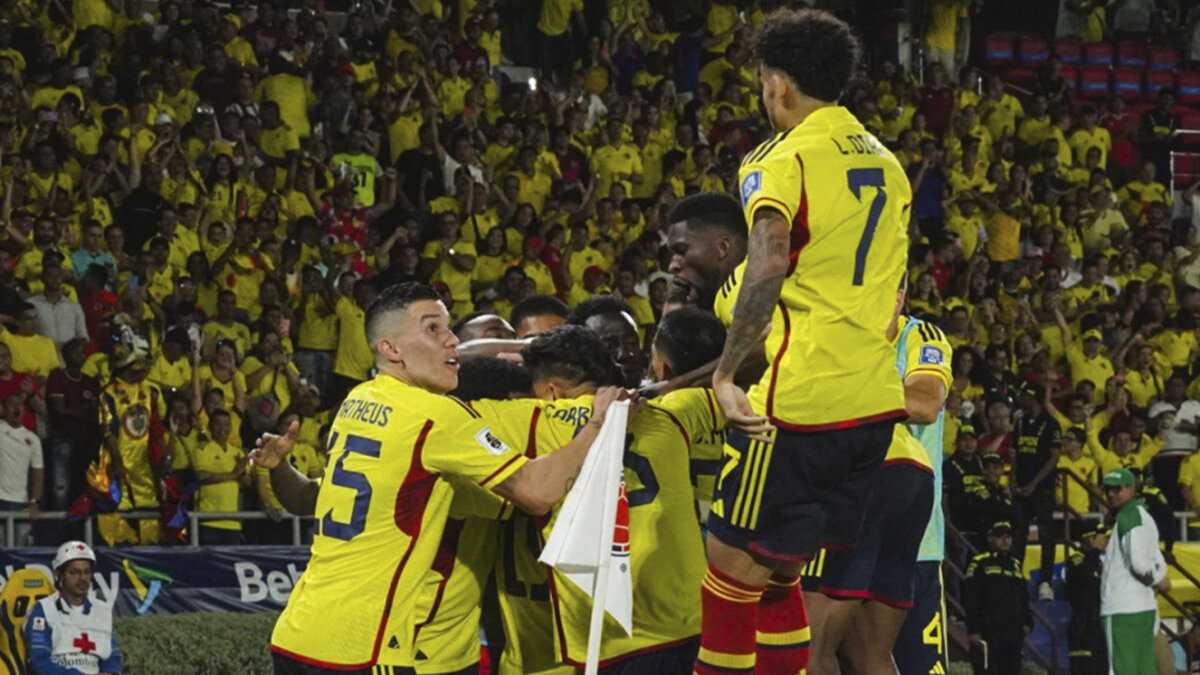Lo que Colombia debe arreglar para ganarle a Chile 2 Lo que Colombia debe arreglar para ganarle a Chile A pesar de que Colombia le ganó a Venezuela en el primer partido de Eliminatorias al Mundial 2026, debe mejorar algunas cosas para poder ganarle a Chile este martes.