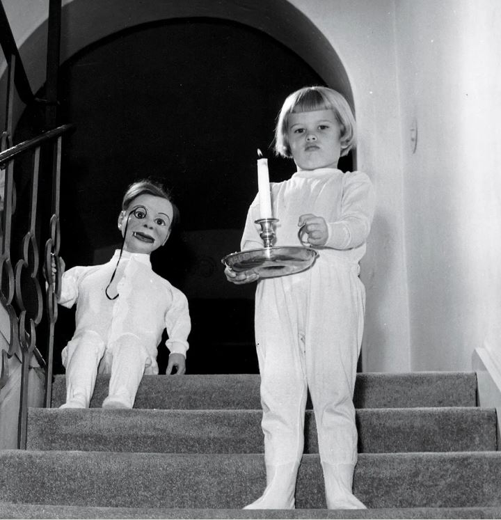 Aterrador mito de un muñeco hecho con un cadáver ¿Alguna vez había escuchado el mito de un muñeco hecho con un cadáver que era utilizado para entretenimiento de niños? Este es el extraño caso del ventrílocuo Edgar y su muñeco Charlie McCarthy. 