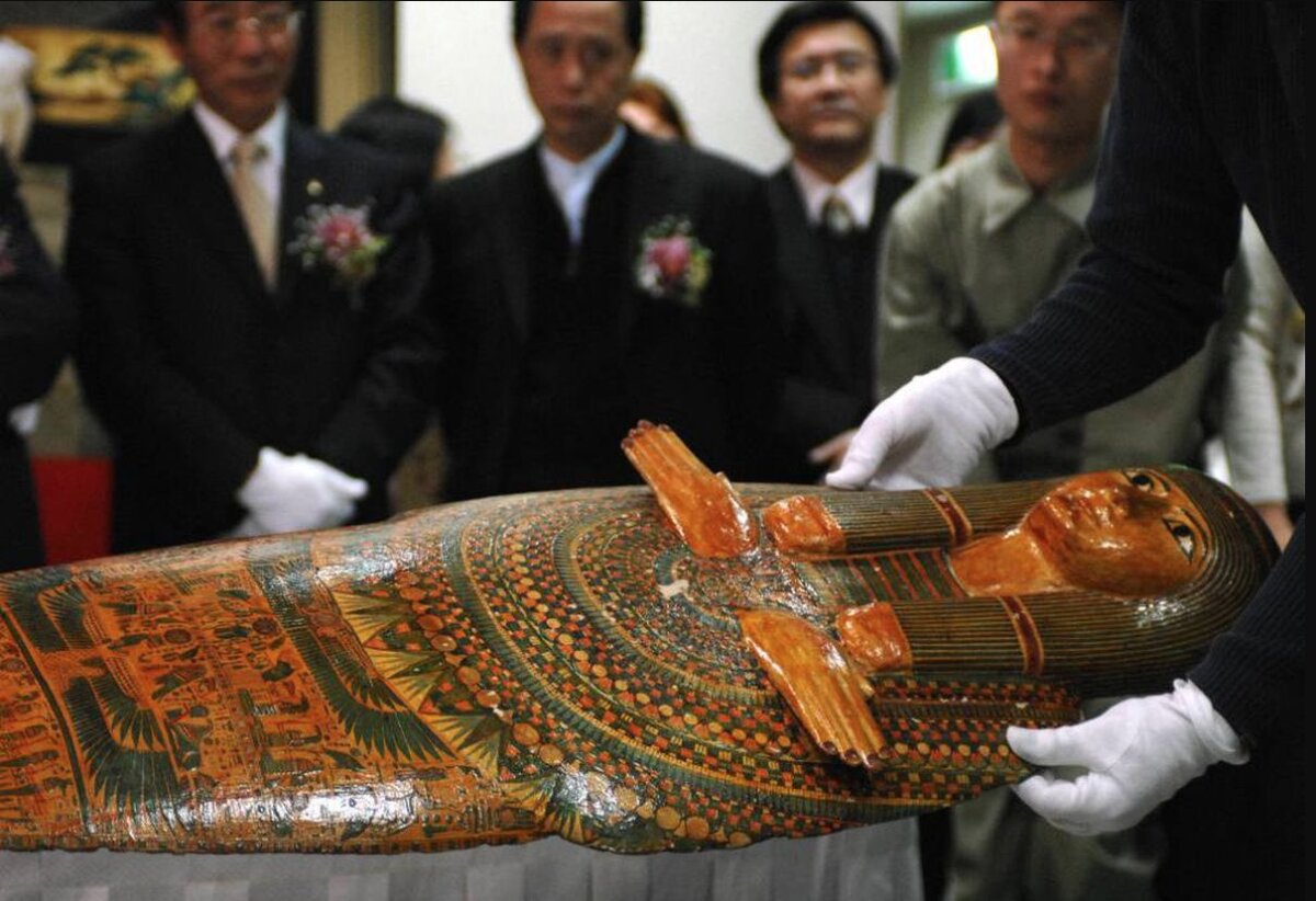Los secretos de las momias más reconocidas A lo largo de la vida humana en la tierra, las momias conservan toda una historia de lugares que existieron y de personajes históricos importantes; sin embargo, muchas de ellas esconden un gran misterio. Por eso, en esta edición de Q’HUBO traemos las cuatro momias más famosas en todo el mundo; hay desde extraterrestres a momias malditas, estás son sus historias.