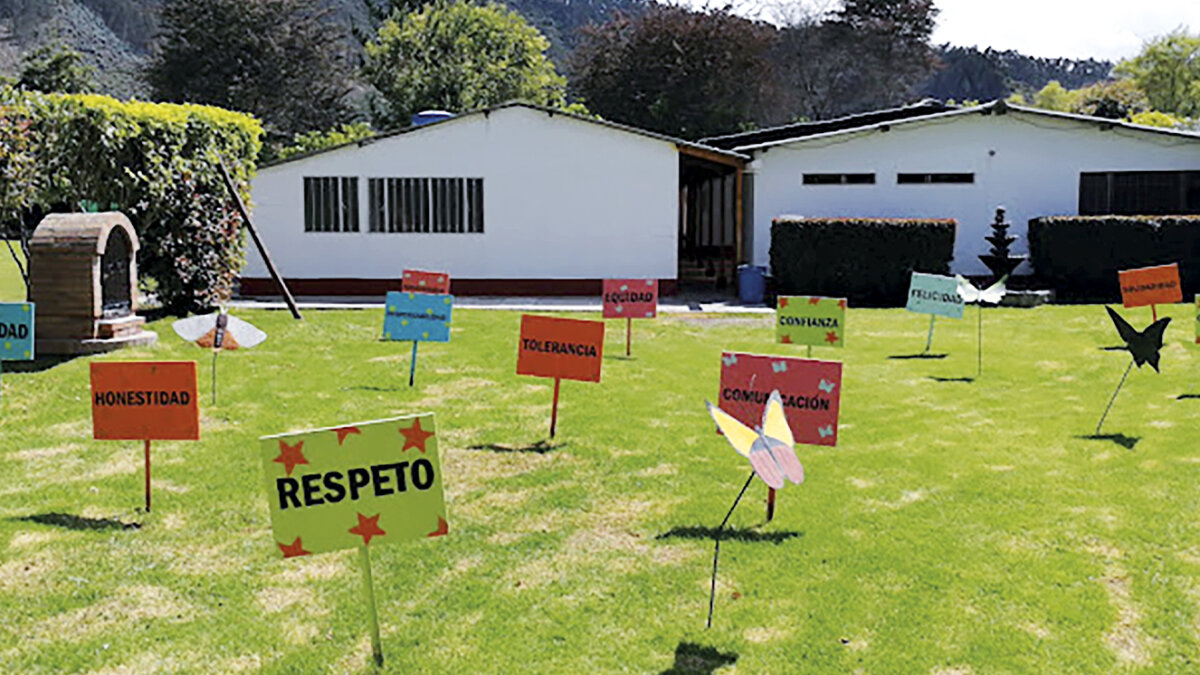 Millonario robo a un colegio en Tabio Recientemente se conoció que en horas de la noche de este sábado, alrededor de cinco delincuentes ingresaron a robar a un colegio campestre en el municipio de Tabio (Cundinamarca). Los pillos lograron sacar del lugar objetos de gran valor avaluados en una millonaria suma de dinero.