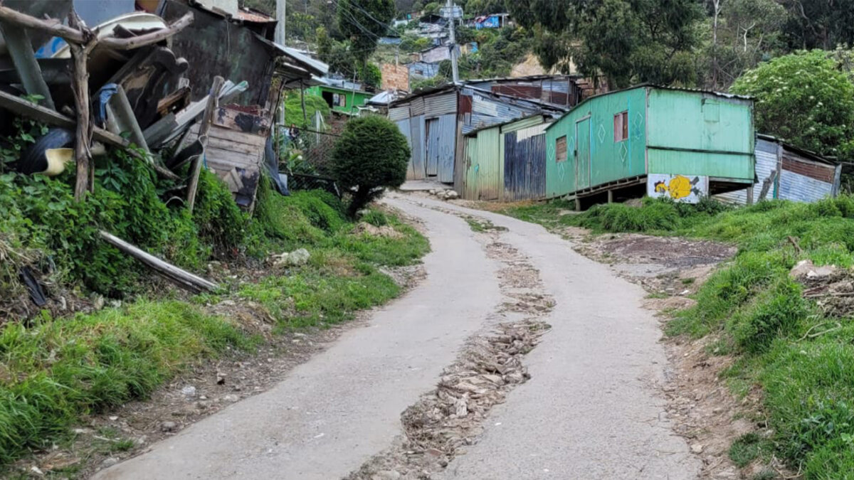 Misterio tras la muerte de un joven en Usme El cuerpo del joven fue encontrado con un disparo en la cabeza en el sector de Tocaimita, en Usme. Esto es lo que se sabe.