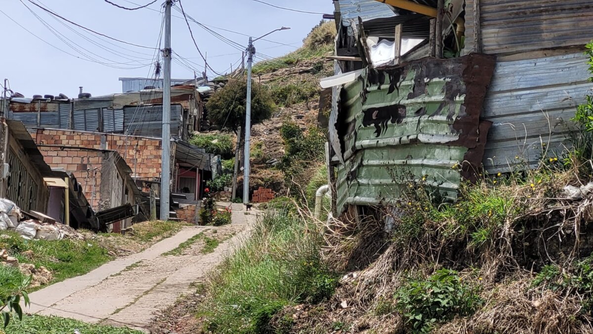 Misterio tras la muerte de un joven en Usme El cuerpo del joven fue encontrado con un disparo en la cabeza en el sector de Tocaimita, en Usme. Esto es lo que se sabe.