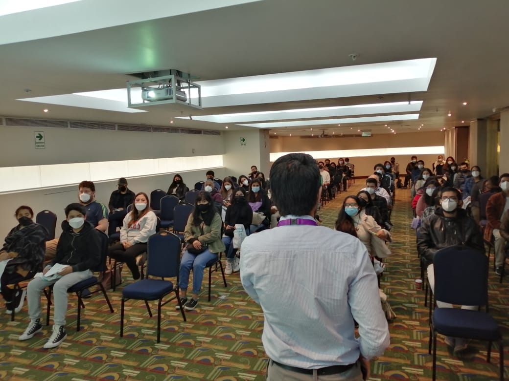 Móntele la cacería a las becas en el exterior 1 Móntele la cacería a las becas en el exterior Si usted es un gomoso por estudiar o conoce a alguien que desea seguir mejorando profesionalmente, le contamos sobre dos buenas ferias de educación que se llevarán a cabo en el país y que están enfocadas en brindar oportunidades de estudiar becados en el extranjero.