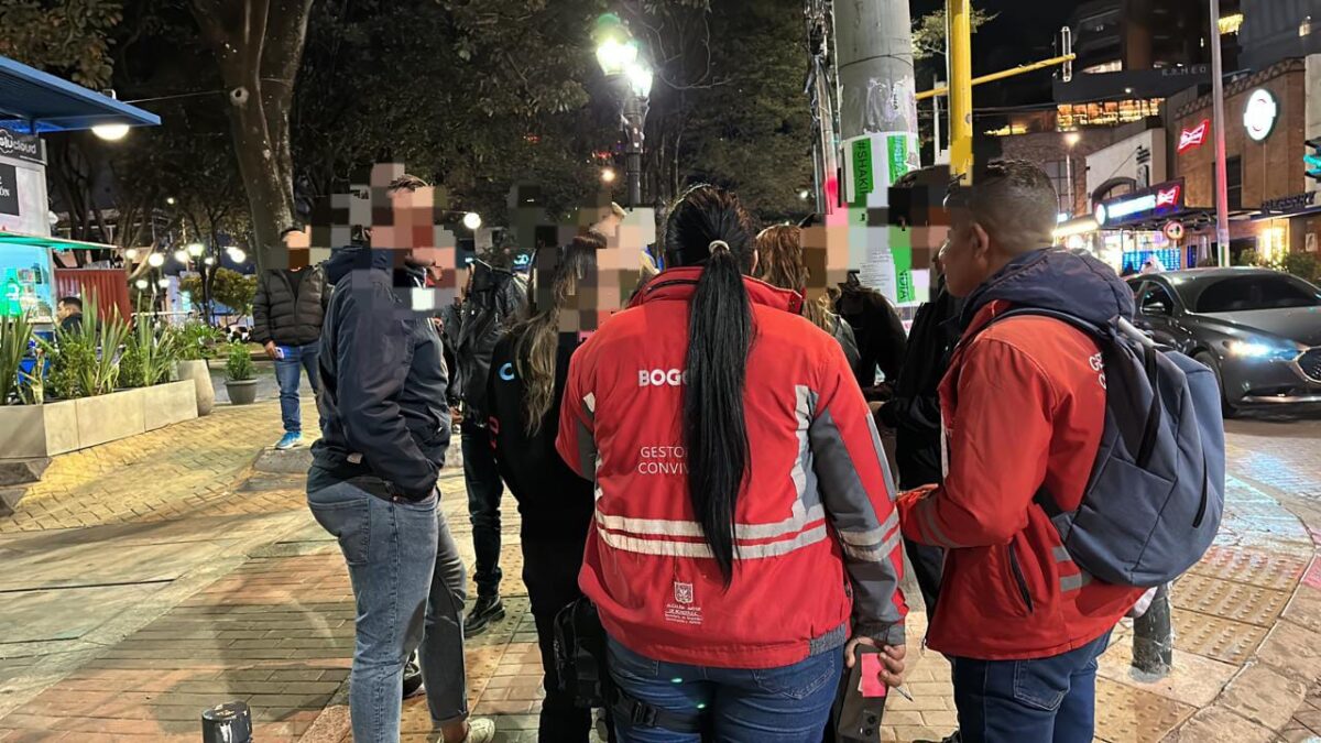 Policía realizó más de 30 operativos en 8 localidades de la capital 1 Policía realizó más de 30 operativos en 8 localidades de la capital Desde la Secretaría de Seguridad se informó que en compañía de la Policía Metropolitana de Bogotá se llevaron a cabo más de 30 operativos policiales en diferentes barrios de la capital para garantizar la buena convivencia durante las celebraciones del día de Amor y Amistad en Bogotá.