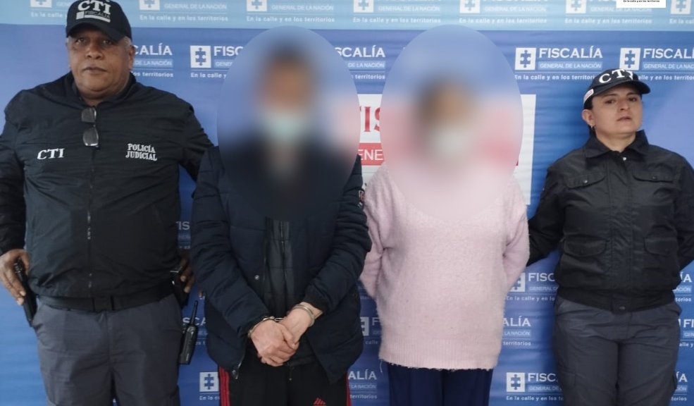 Cana para pareja señalada de pornografía infantil: compartían fotos de su nieta desnuda Un juez de control de garantías envío a la cárcel a dos personas, presuntamente responsables de someter a diversos vejámenes a una menor de 11
años, nieta de la mujer procesada.