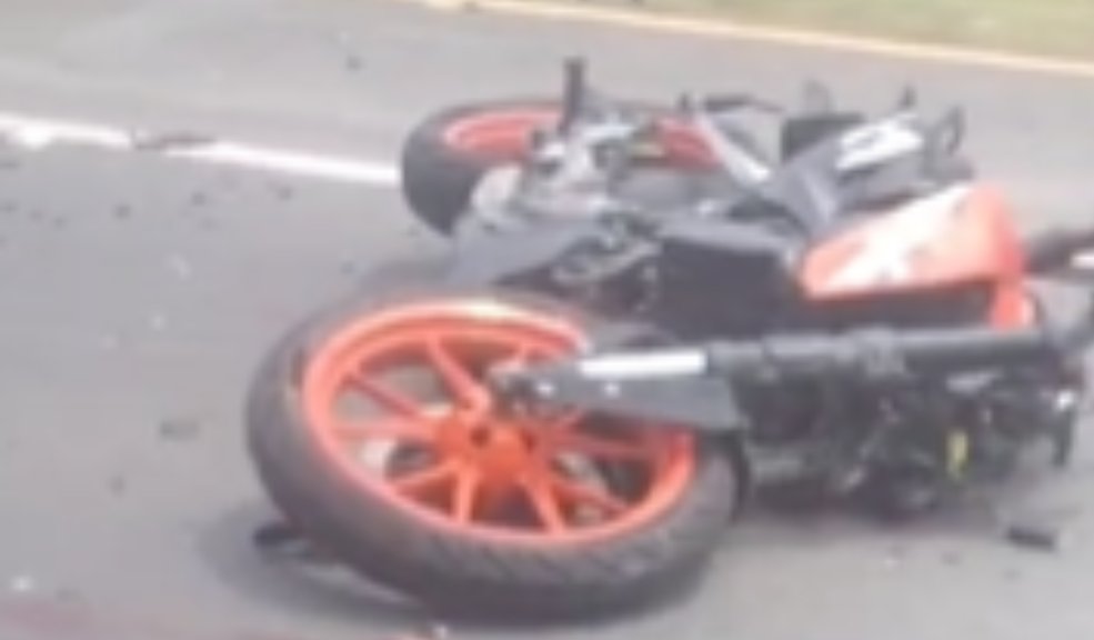 Aparatoso accidente cobró la vida de un motociclista y un caballo en la vía Tocancipá- Bogotá Un motociclista y un caballo fallecieron tras un fuerte choque.