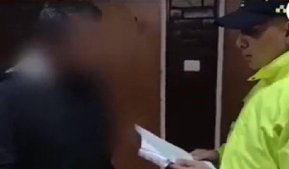 Capturaron a taxista de 54 años señalado de abusar a su sobrina en Los Mártires En la localidad de Los Mártires, fue capturado un hombre de 54 años que es señalado de ser el presunto abusador de su sobrina de 16 años, al parecer, fueron varias las ocasiones en las que el hombre habría sometido sexualmente a la víctima.