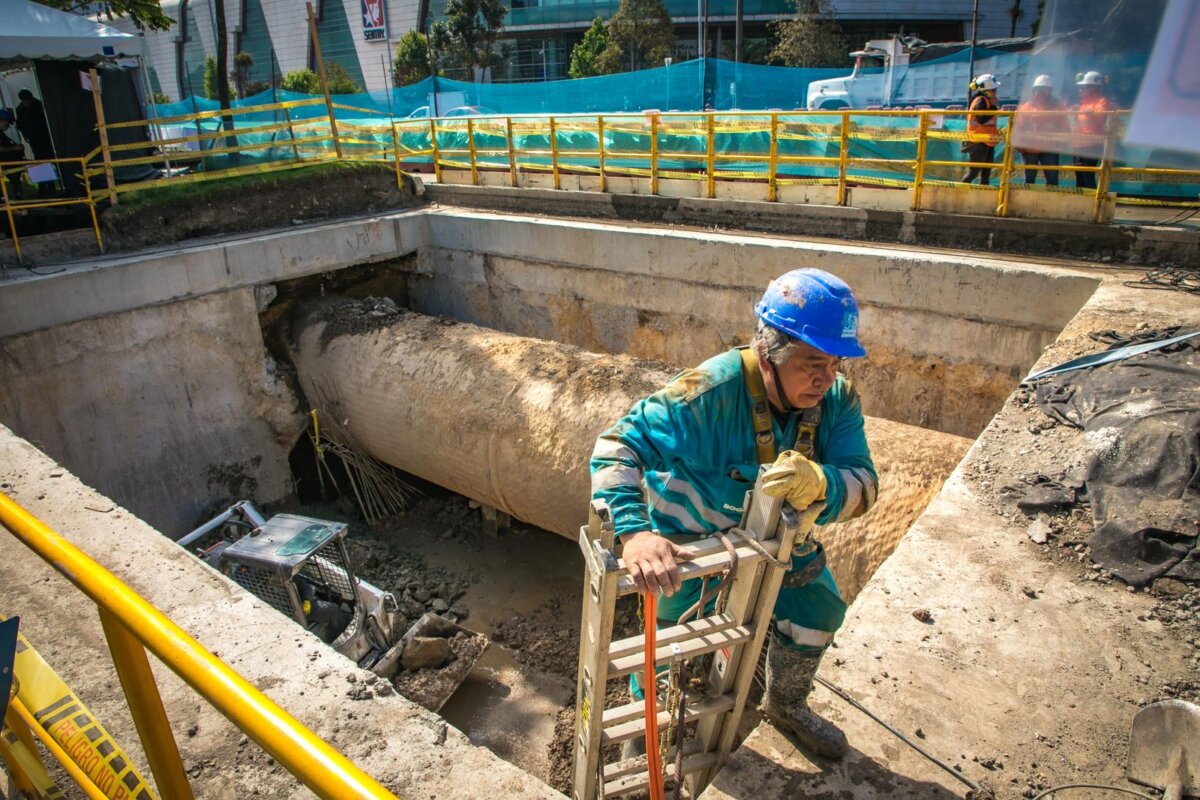 Que los cortes de agua no lo cojan desprevenido 1 Que los cortes de agua no lo cojan desprevenido Debido a obras de reparación y mantenimiento de las redes de distribución de agua en algunos sectores de la ciudad y para garantizar el suministro continuo a toda la ciudadanía, la Empresa de Acueducto y Alcantarillado de Bogotá (EEAB), suspenderá temporalmente el servicio en diferentes puntos.
