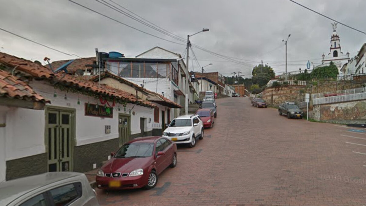 Lo mataron porque no quería poner plata para el ‘guaro’ Un episodio violento cobró la vida de Franklin Pájaro Soto en el municipio de Zipaquirá (Cundinamarca) en la noche de este sábado. El terrible crimen se perpetró en la zona de bares y todo parece indicar que se produjo en medio del consumo de licor.