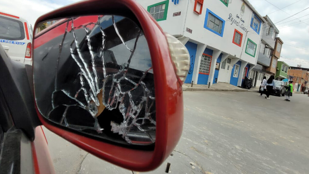 En medio de riña asesinan a Luis en Soacha Luis David Navarro, de 22 años, falleció tras recibir cinco impactos de bala en medio de una riña en Soacha.