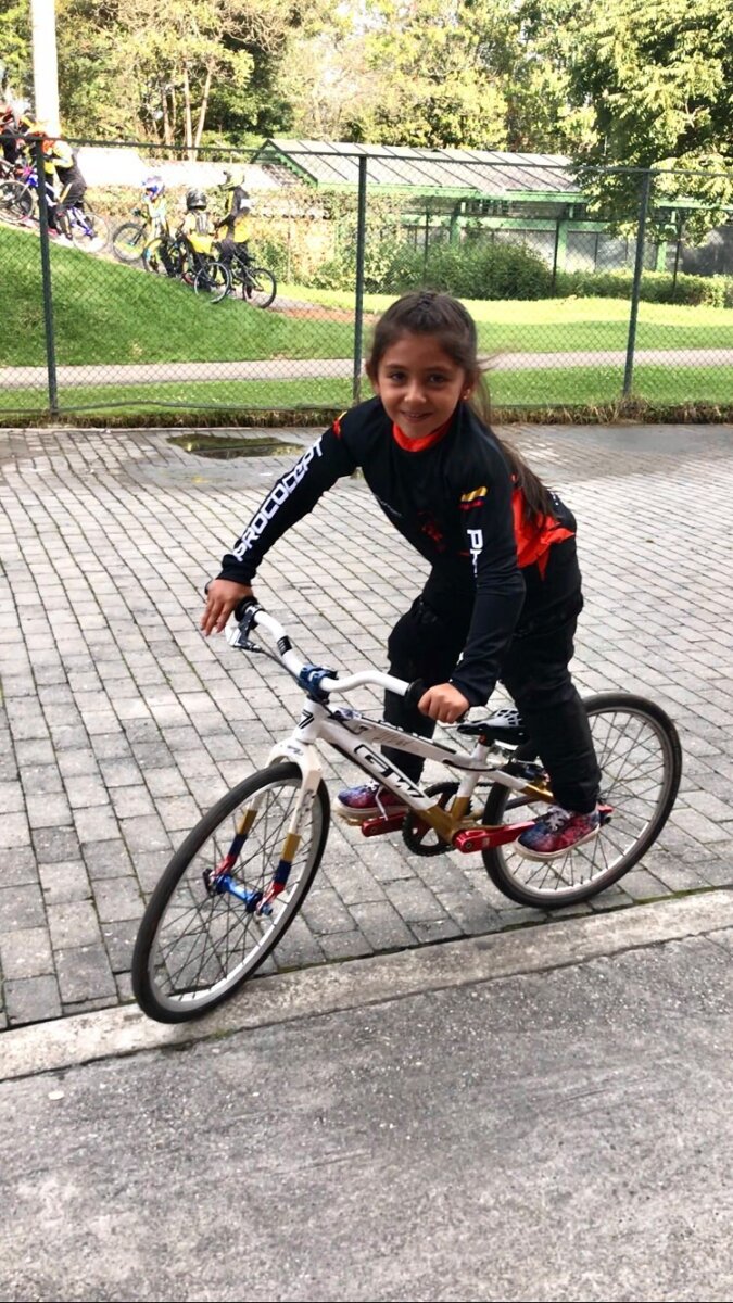 Salomé, la joya del BMX bogotano Salomé Rico Torres tiene apenas 6 años, pero a pesar de su corta edad es considerada la 'Joya del BMX'. Es la bicicrocista más joven en correr competencias oficiales de Colombia.