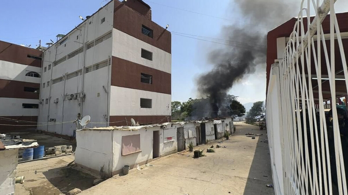 Se voló el 'duro' del Tren de Aragua 1 Se voló el 'duro' del Tren de Aragua Héctor Guerrero Flórez, alias ‘Niño Guerrero’, protagonizó una espectacular fuga del ejército venezolano, que este miércoles ejecutó un megaoperativo en la cárcel de Tocorón, en Aragua, para trasladarlo a un lugar de máxima seguridad.