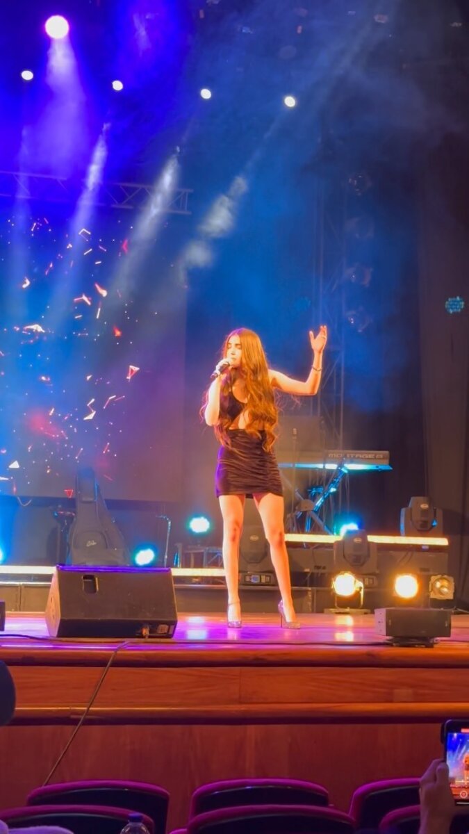 Shaira está estrenando empleo, aquí le contamos dónde está trabajando 1 Shaira está estrenando empleo, aquí le contamos dónde está trabajando Shaira es recordada como la promesa de la música popular que comenzó su carrera artística en el Factor Xs cuando era todavía una niña. Aunque en los últimos meses generó diferentes controversias a través de sus redes sociales, nuevamente está en el radar de la farándula por su actual faceta ‘Mujeres a la plancha’.