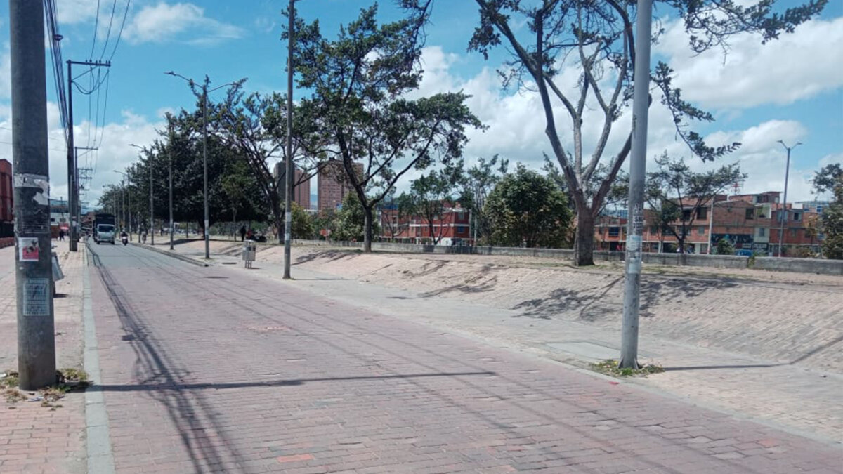 Sicariato de reciclador en zona residencial de Bosa 9 Sicariato de reciclador en zona residencial de Bosa Un reciclador fue asesinado de cinco disparos a manos de un sicario que sin compasión le arrebató en plena vía de una zona residencial de Bosa.