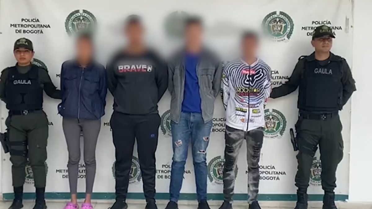 Cayeron 'Los del Portal': señalados de extorsionar a 'bicitaxistas' Capturaron a cuatro delincuentes y un menor de edad que extorsionaban a 'Bicitaxistas' en las localidades de Kennedy y Bosa.