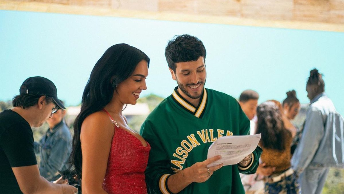 Georgina Rodríguez derrochó sensualidad en video de Sebastián Yatra 2 Georgina Rodríguez derrochó sensualidad en video de Sebastián Yatra Georgina Rodríguez, esposa de Cristiano Ronaldo, protagonizó el video del más reciente lanzamiento de Sebastián Yatra.