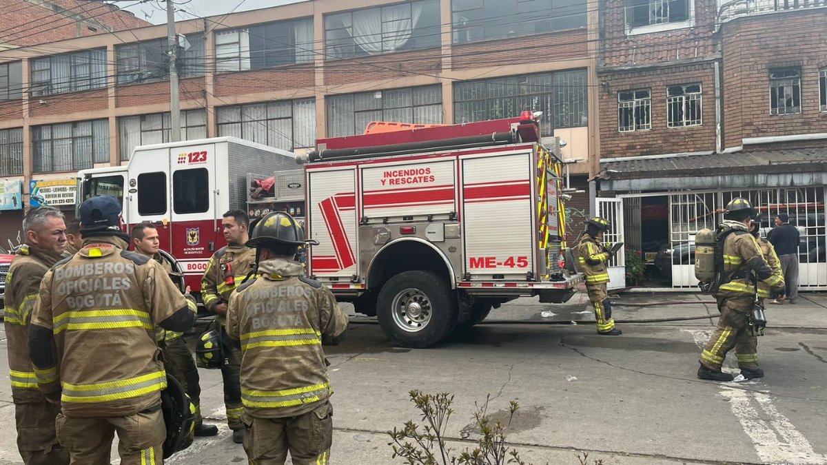 Una mujer murió en medio de un incendio en Barrios Unidos Una mujer de 48 años falleció tras un incendio registrado en un vivienda de la localidad de Barrios Unidos.