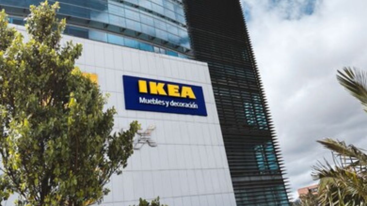 IKEA abrió las puertas de su primer local y las filas de ingreso son una locura El éxito que ha tenido la empresa IKEA con la nueva apertura de su local, se puede observar desde las largas filas que han estado haciendo los bogotanos durante toda la mañana para ingresar a la tienda.