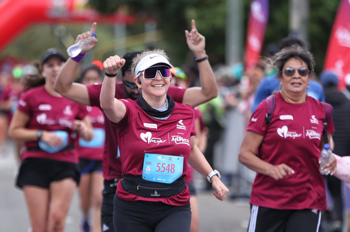 Tenga en cuenta los cierres viales por la Carrera de la Mujer 1 Tenga en cuenta los cierres viales por la Carrera de la Mujer Este domingo 3 de septiembre se llevará a cabo la versión número 17 de la Carrera de la Mujer en Bogotá. Este evento será una fiesta deportiva y de inspiración bajo la campaña #Fuerzaenelcorazón.