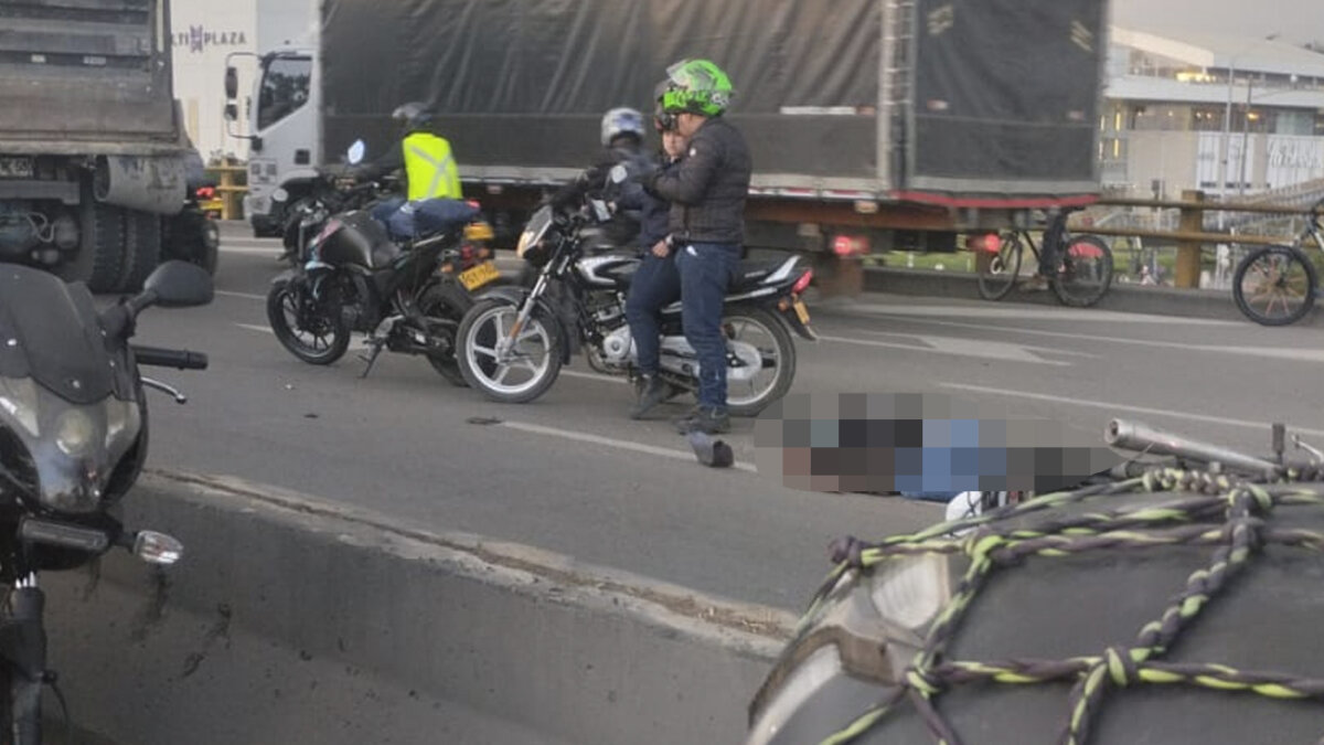 ÚLTIMA HORA: Motociclista murió en accidente de tránsito en Fontibón 1 ÚLTIMA HORA: Motociclista murió en accidente de tránsito en Fontibón Durante la tarde de este jueves se presentó un fatal accidente de tránsito sobre la Avenida Centenario (Calle 13) con Avenida Boyacá, en la localidad de Fontibón. El hecho ocurrió sobre las 5:41 p.m.