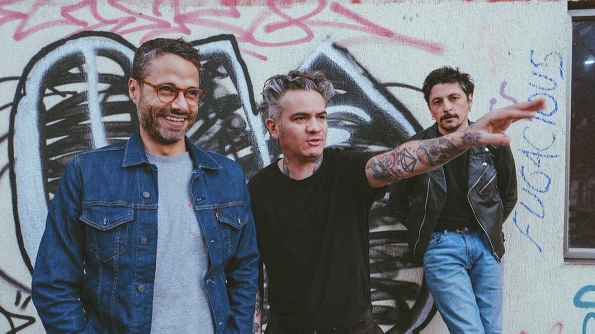 Un Diamante musical hecho en Bogotá A Diamante Eléctrico la persistencia, la disciplina y su lucha por innovar los llevó lejos, tanto así que esta banda de rock es una de las más influyentes en Colombia y Latinoamérica.