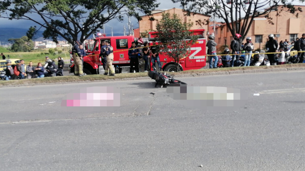Un motociclista y su acompañante fallecieron en trágico accidente de tránsito 2 Un motociclista y su acompañante fallecieron en trágico accidente de tránsito Hace pocos minutos se registró un aparatoso accidente de tránsito que cobró la vida de un hombre y una mujer que se movilizaban en una motocicleta, por la localidad de Ciudad Bolívar.