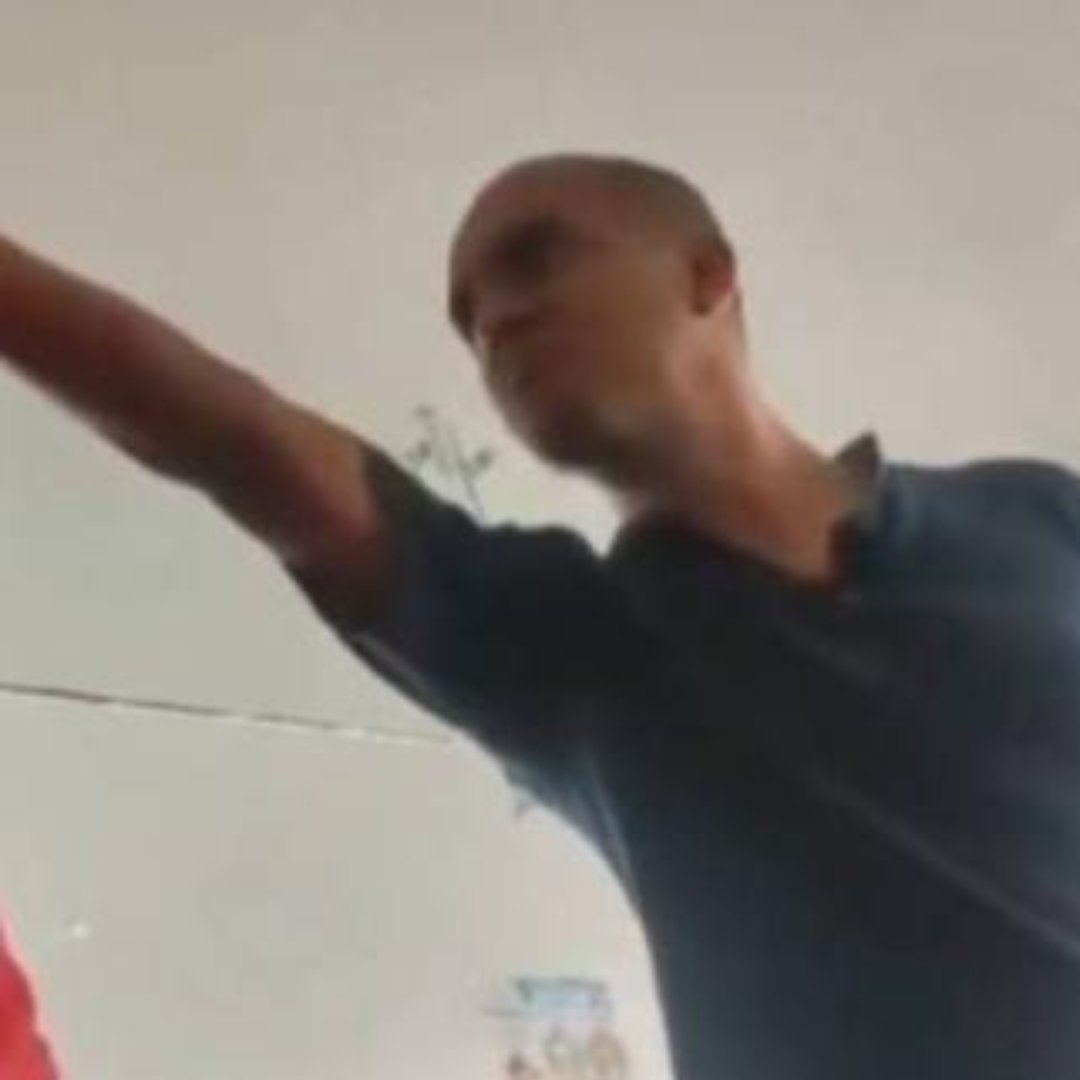 Cerraron empresa donde jefes humillaron y maltrataron a sus empleados Luego de que se hiciera viral un video en el que se puede ver como dos hombres gritan y humillan a los empleados de la empresa Casta Agroindustrial Ganadera ubicada en Ibagué, el Ministerio de Trabajo ordenó el cierre temporal de las instalaciones administrativas vinculadas a esta organización.