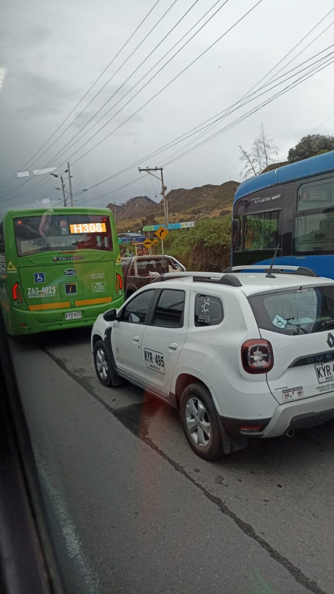 Adulto mayor falleció tras caer de su bicicleta en la Av. Boyacá. Un adulto mayor falleció en plena vía publica tras caer de su motocicleta en la Av. Boyacá, cerca del relleno sanitario de Doña Juana.