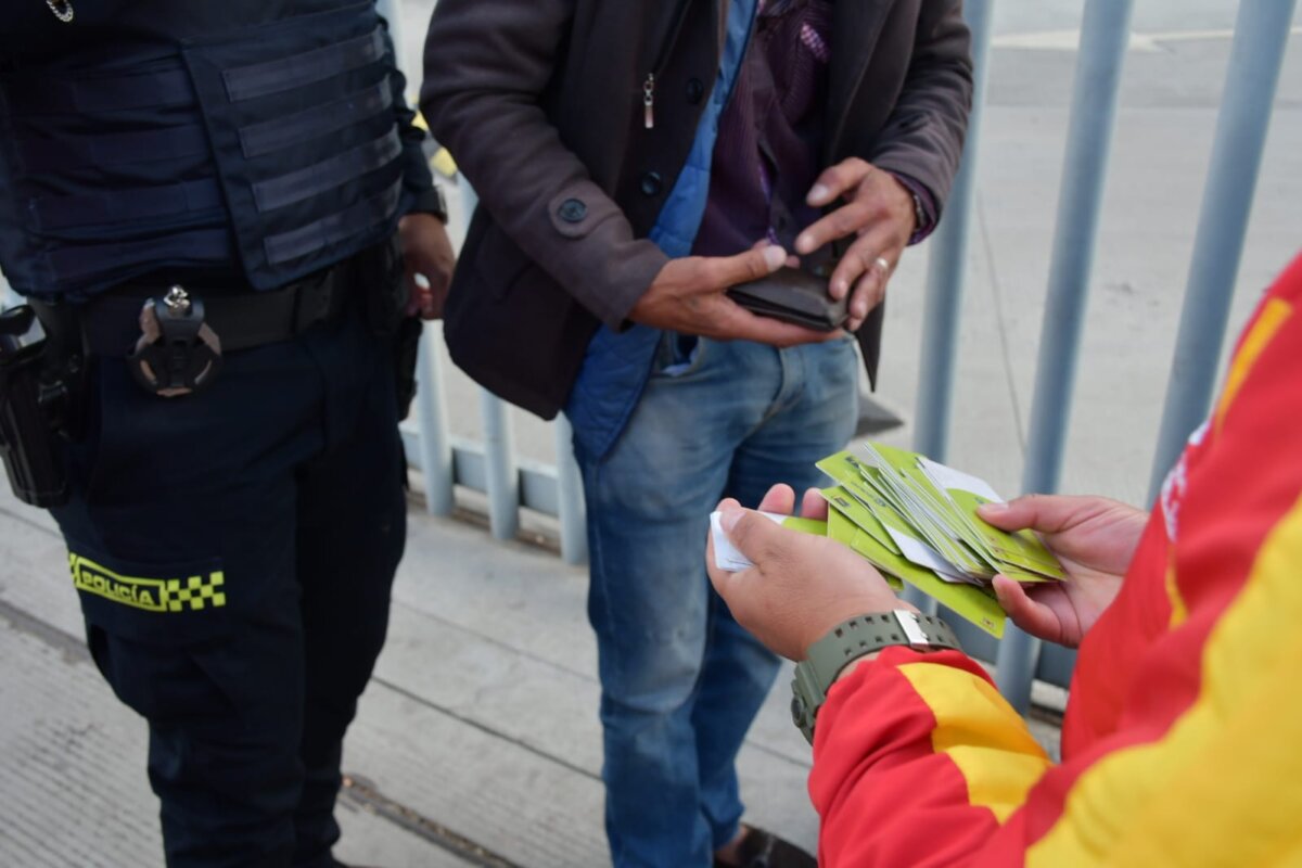 Decomisaron más de 50 tarjetas TuLlave que eran usadas para revender pasajes en Ciudad Bolívar 1 Decomisaron más de 50 tarjetas TuLlave que eran usadas para revender pasajes en Ciudad Bolívar