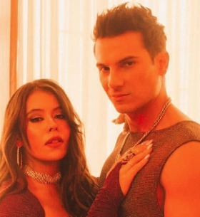 'Si Dios perdona': el nuevo lanzamiento de Juliana Velásquez y Pipe Bueno 1 'Si Dios perdona': el nuevo lanzamiento de Juliana Velásquez y Pipe Bueno Una mezcla de música popular y pop, es la nueva canción de los cantes colombianos Juliana Velásquez y Pipe Bueno, que ya se encuentra disponible en las plataformas digitales.