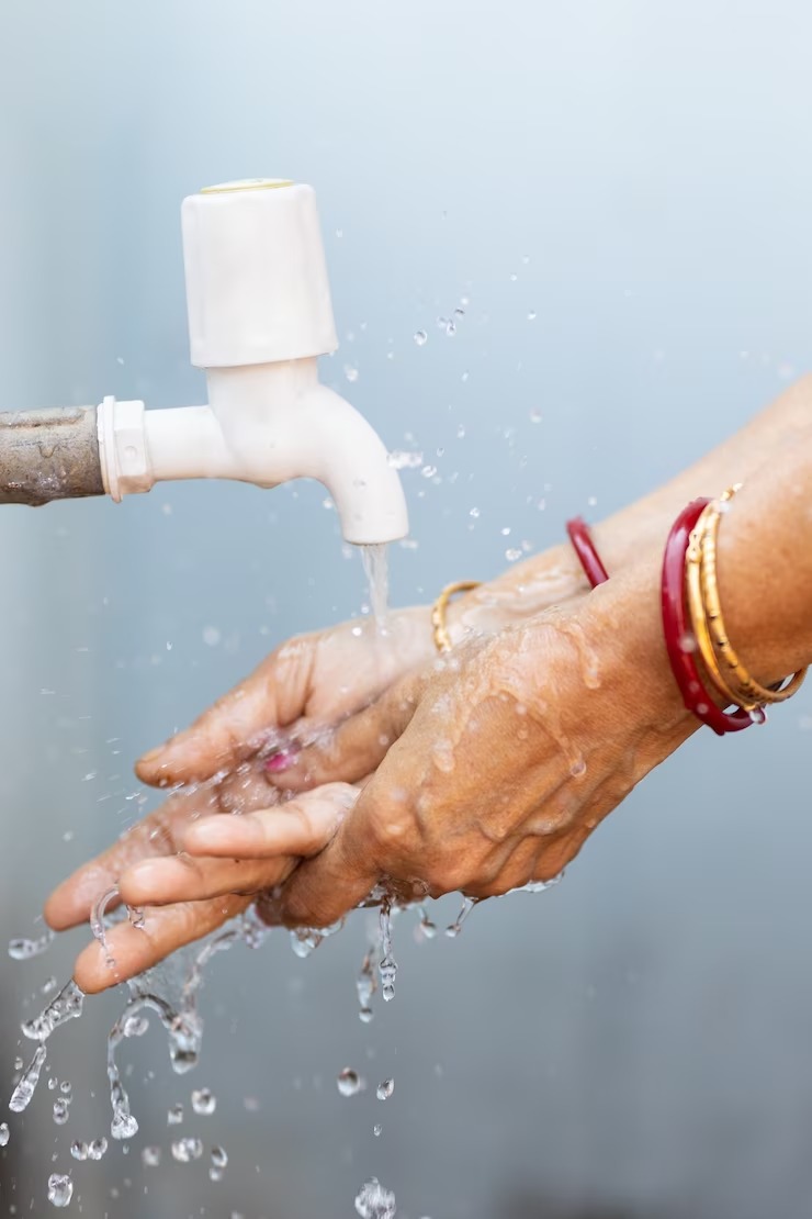 Que los cortes de agua no lo cojan desprevenido 1 Que los cortes de agua no lo cojan desprevenido Debido a obras de reparación y mantenimiento de las redes de distribución de agua en algunos sectores de la ciudad y para garantizar el suministro continuo a toda la ciudadanía, la Empresa de Acueducto y Alcantarillado de Bogotá (EEAB), suspenderá temporalmente el servicio en diferentes puntos.